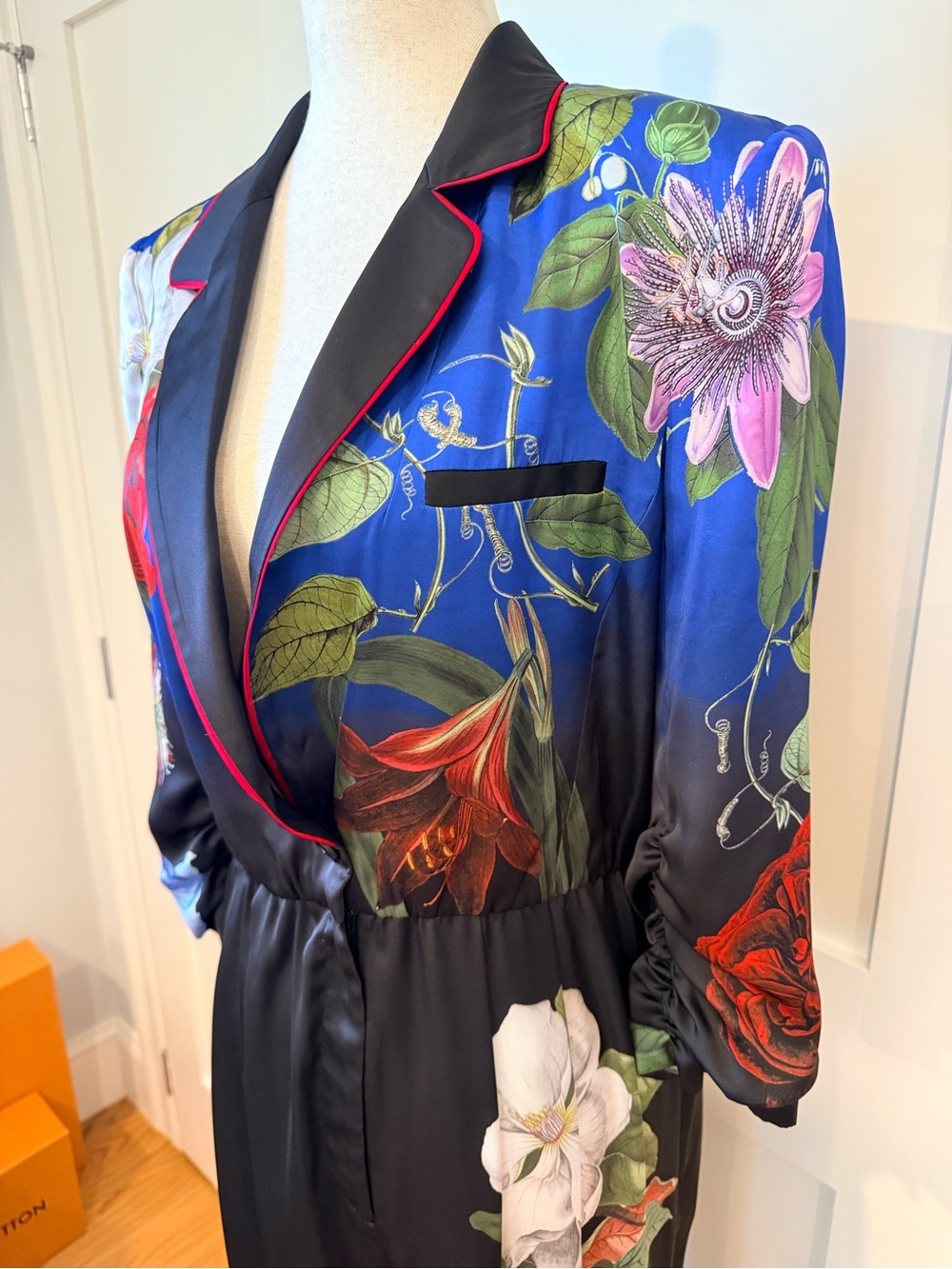 Alice + Olivia Louetta Black Floral Jumpsuit with Blue Accents - Picture 14 of 16